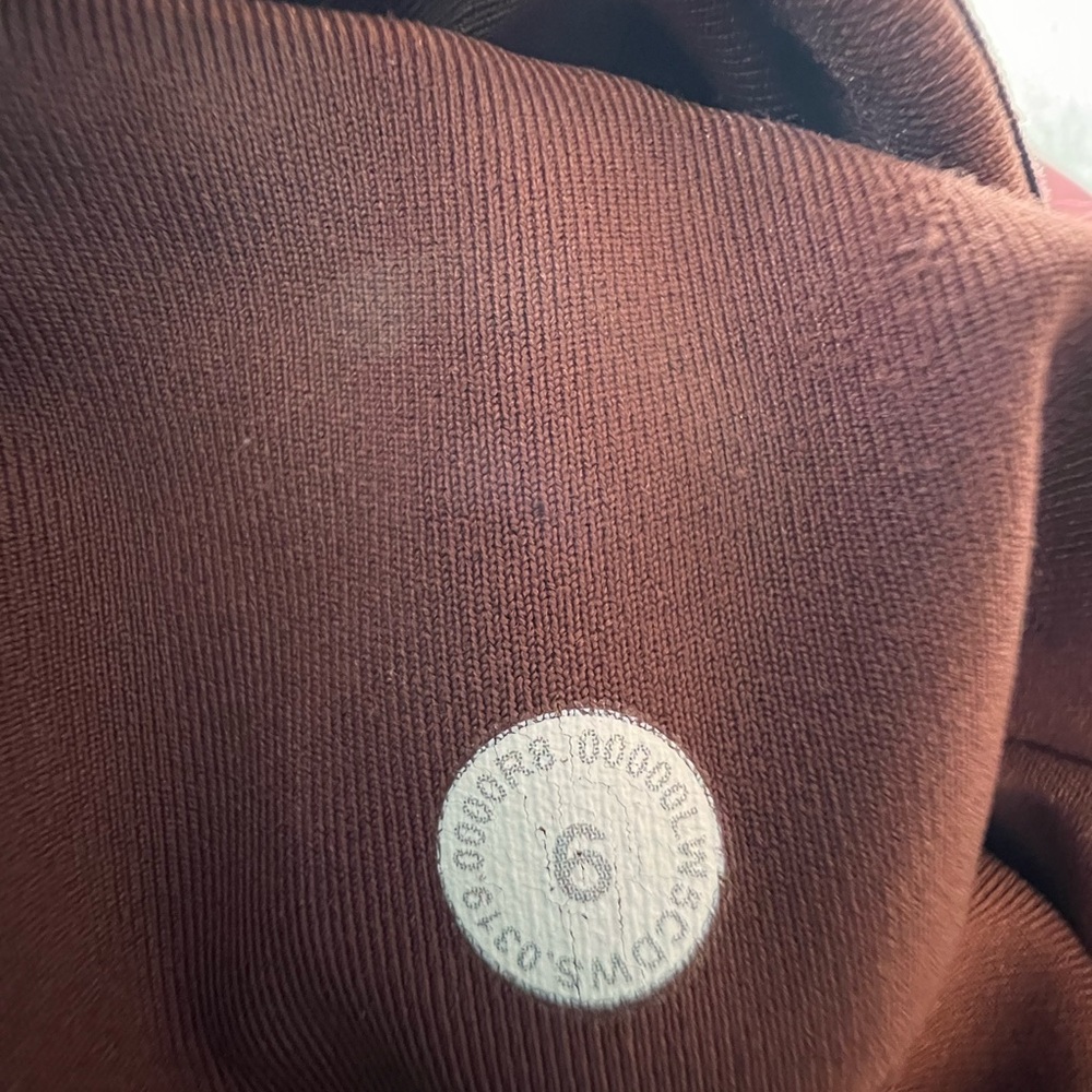 Lululemon Esker Tight Reflective *lululemon lab
Size 6
Dark Cedar
93 - Picture 6 of 6